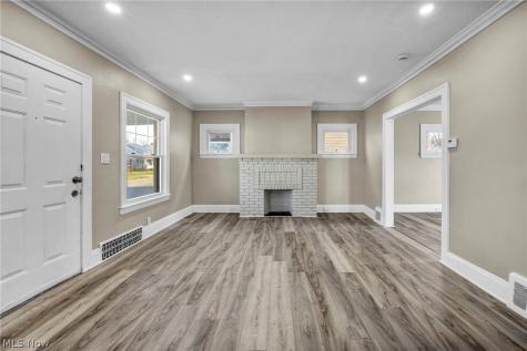 13620 S Parkway Drive Garfield Heights OH 44105