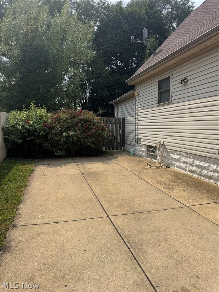 2044 Halstead Lakewood OH 44107