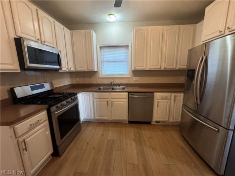 2044 Halstead Lakewood OH 44107