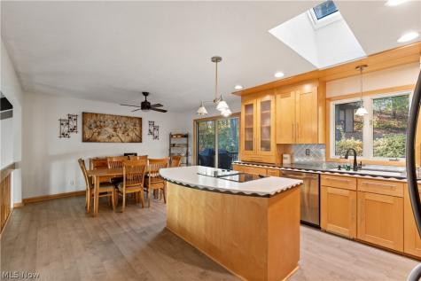 392 Derbyshire Road Akron OH 44319