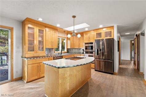 392 Derbyshire Road Akron OH 44319