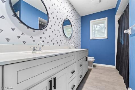 392 Derbyshire Road Akron OH 44319