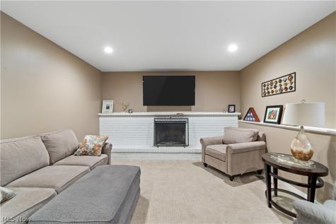 392 Derbyshire Road Akron OH 44319