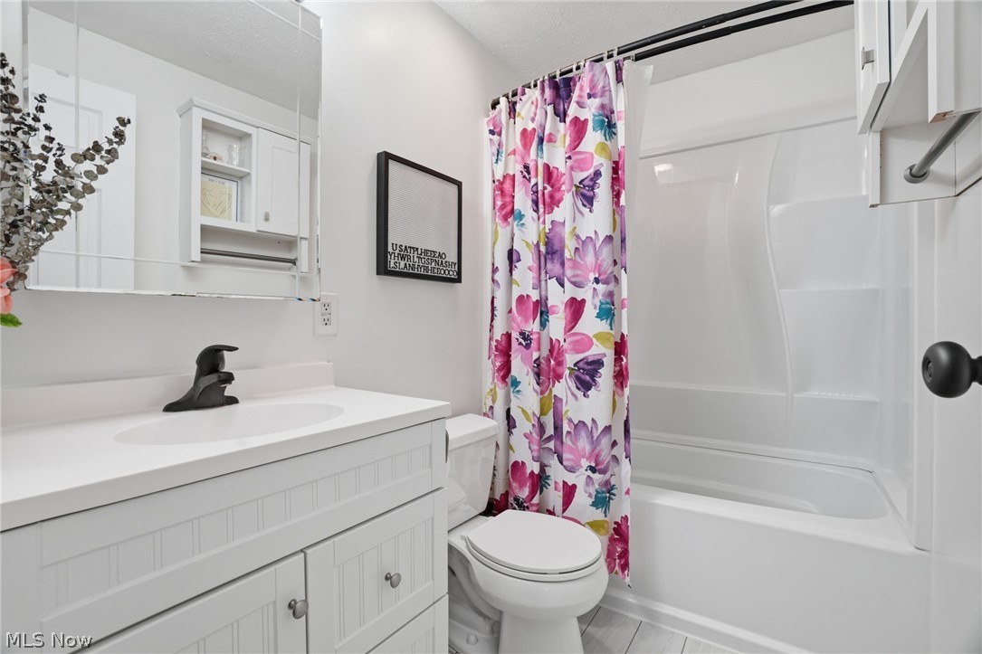 175 Henn Hyde Road NE Howland OH 44484