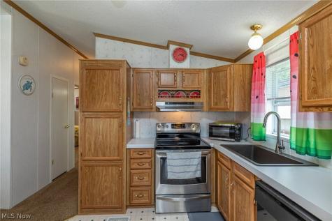 10 Cherry Lane Olmsted Twp OH 44138