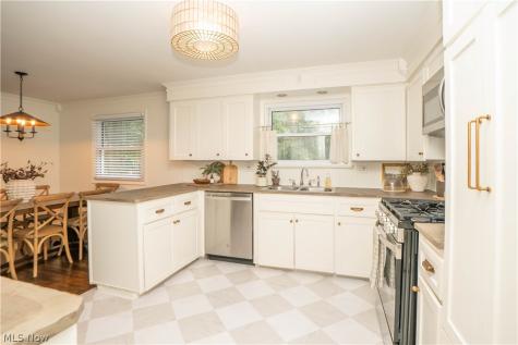 1215 Easton Street NE Canton OH 44721