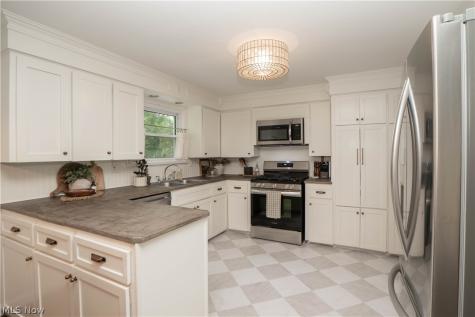 1215 Easton Street NE Canton OH 44721