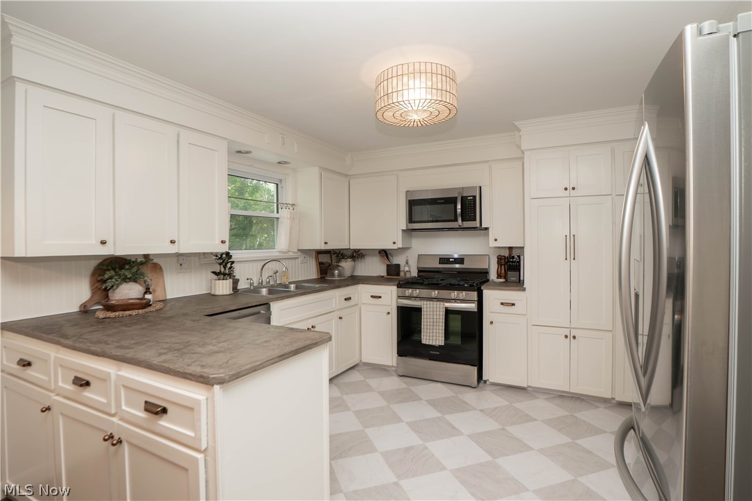 1215 Easton Street NE Canton OH 44721