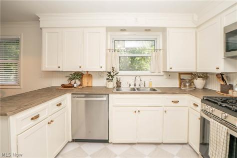 1215 Easton Street NE Canton OH 44721