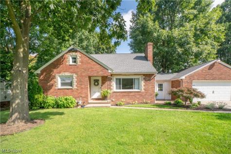 1215 Easton Street NE Canton OH 44721