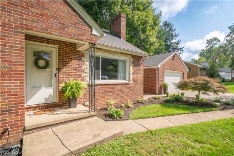 1215 Easton Street NE Canton OH 44721