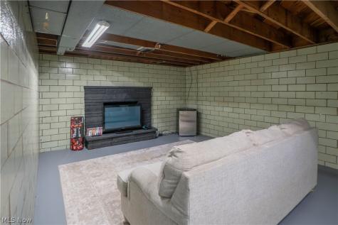 1215 Easton Street NE Canton OH 44721