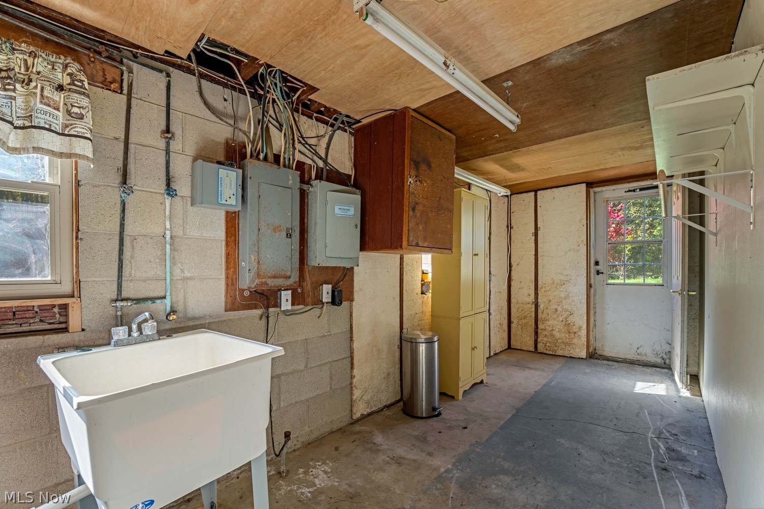 15243 Stoltz Road Diamond OH 44412