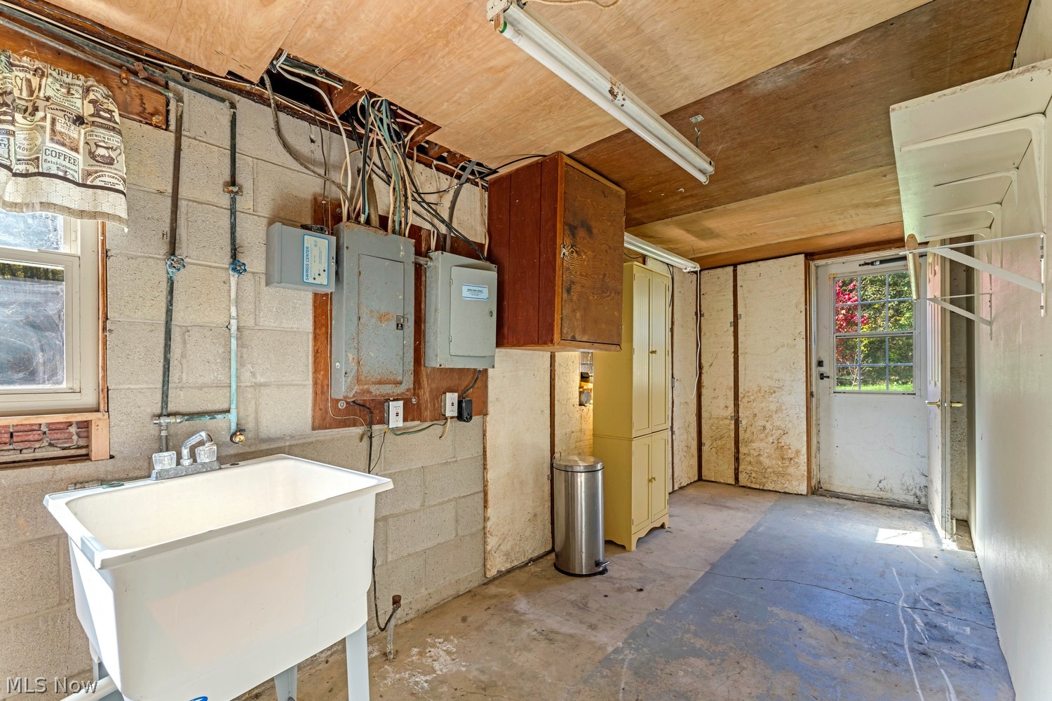 15243 Stoltz Road Diamond OH 44412