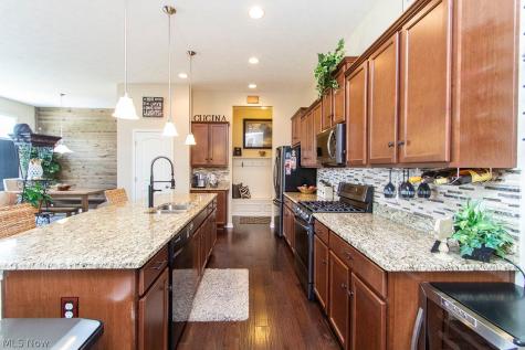 1377 Easton Way Brunswick OH 44212