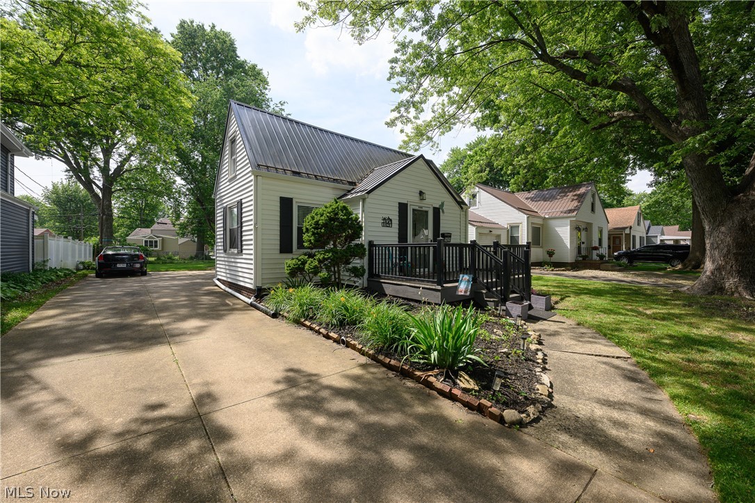 1421 Castlewood Avenue SW North Canton OH 44720