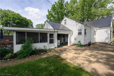 1421 Castlewood Avenue SW North Canton OH 44720