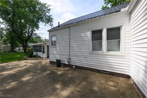1421 Castlewood Avenue SW North Canton OH 44720