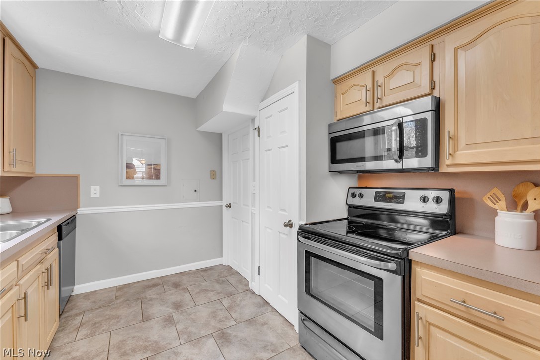 1547 Commodore Road Lyndhurst OH 44124
