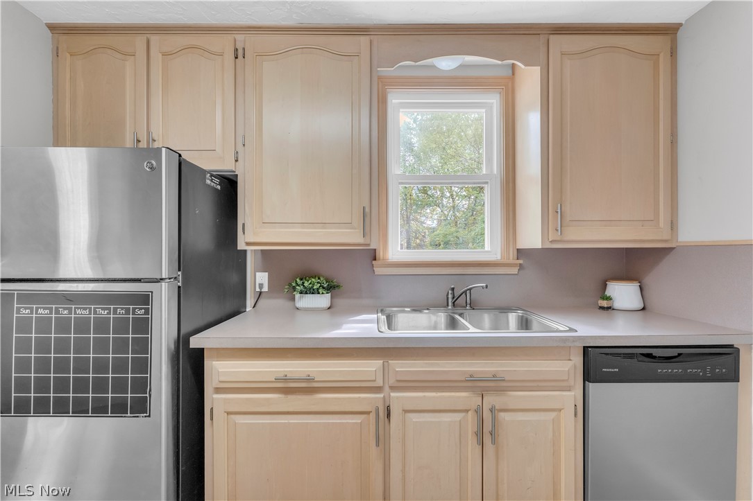 1547 Commodore Road Lyndhurst OH 44124