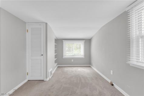 1547 Commodore Road Lyndhurst OH 44124