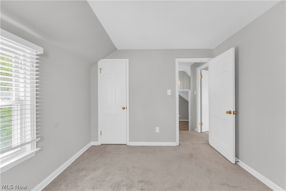 1547 Commodore Road Lyndhurst OH 44124