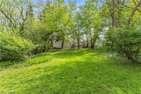 1547 Commodore Road Lyndhurst OH 44124