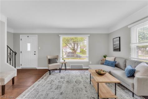 1547 Commodore Road Lyndhurst OH 44124