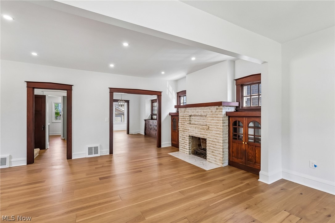 1285 Saint Charles Avenue Lakewood OH 44107