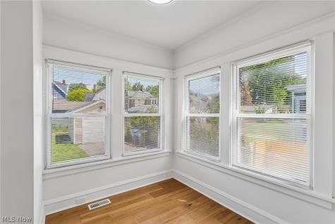 1285 Saint Charles Avenue Lakewood OH 44107