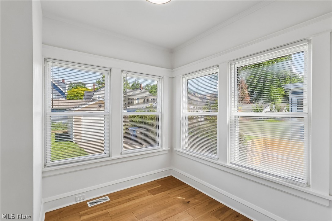 1285 Saint Charles Avenue Lakewood OH 44107