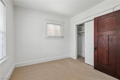 1285 Saint Charles Avenue Lakewood OH 44107