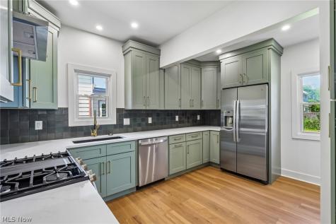 1285 Saint Charles Avenue Lakewood OH 44107