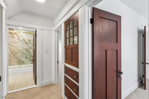 1285 Saint Charles Avenue Lakewood OH 44107
