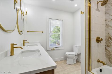 1285 Saint Charles Avenue Lakewood OH 44107