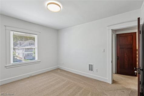 1285 Saint Charles Avenue Lakewood OH 44107