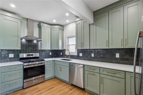 1285 Saint Charles Avenue Lakewood OH 44107