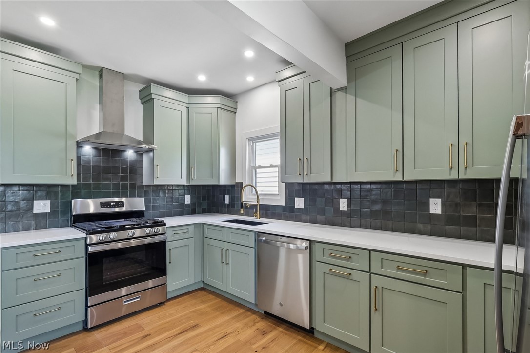1285 Saint Charles Avenue Lakewood OH 44107