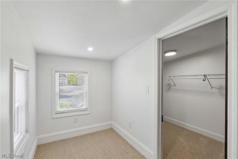 1285 Saint Charles Avenue Lakewood OH 44107