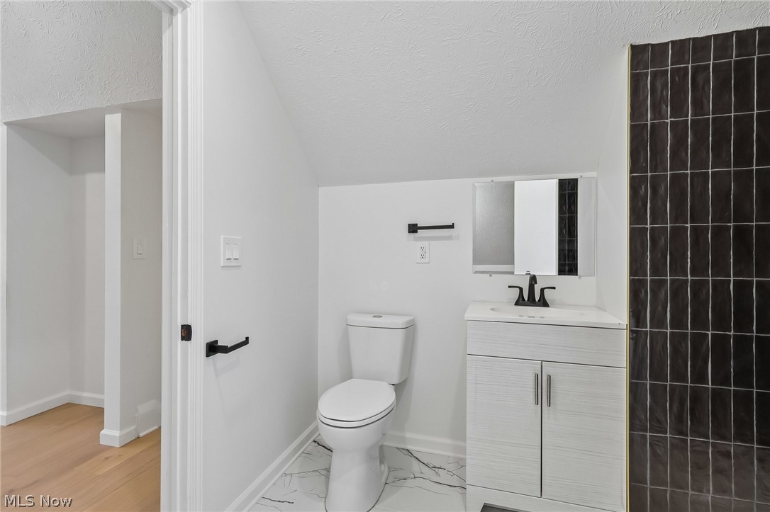 1285 Saint Charles Avenue Lakewood OH 44107