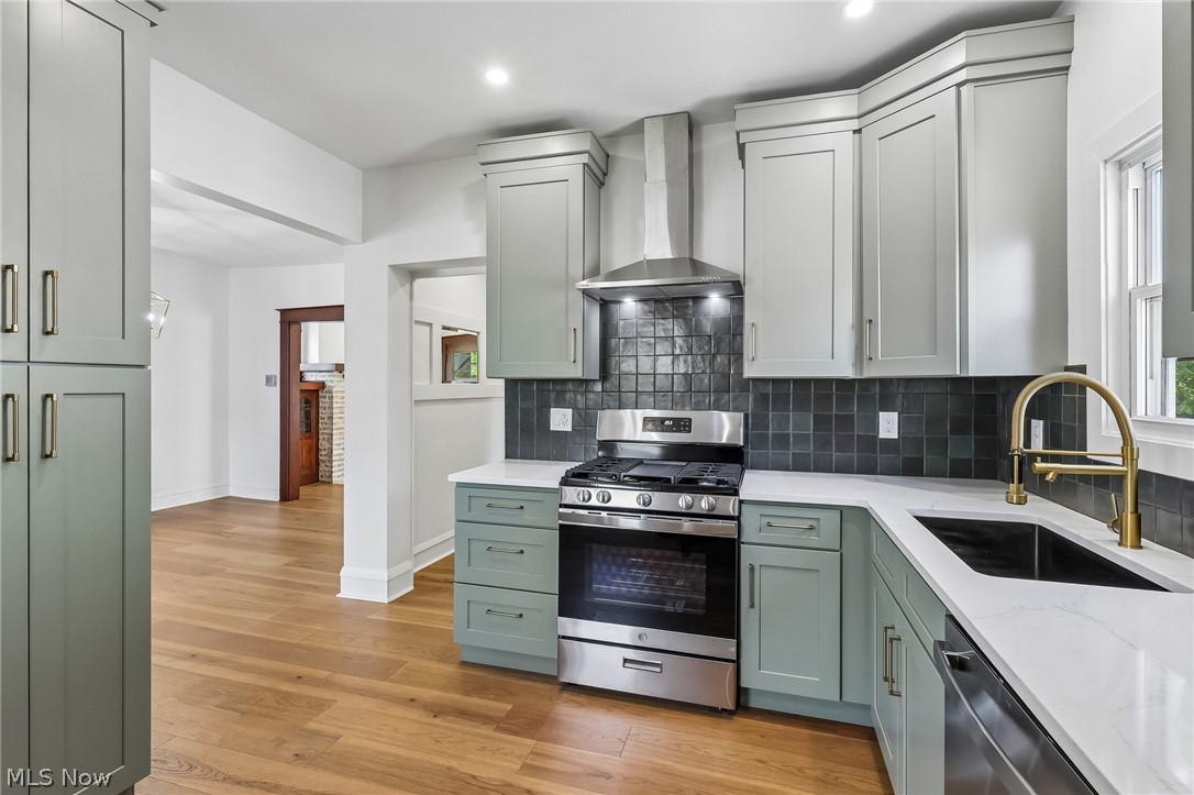 1285 Saint Charles Avenue Lakewood OH 44107