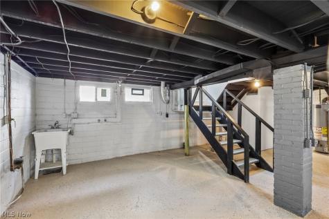 1285 Saint Charles Avenue Lakewood OH 44107