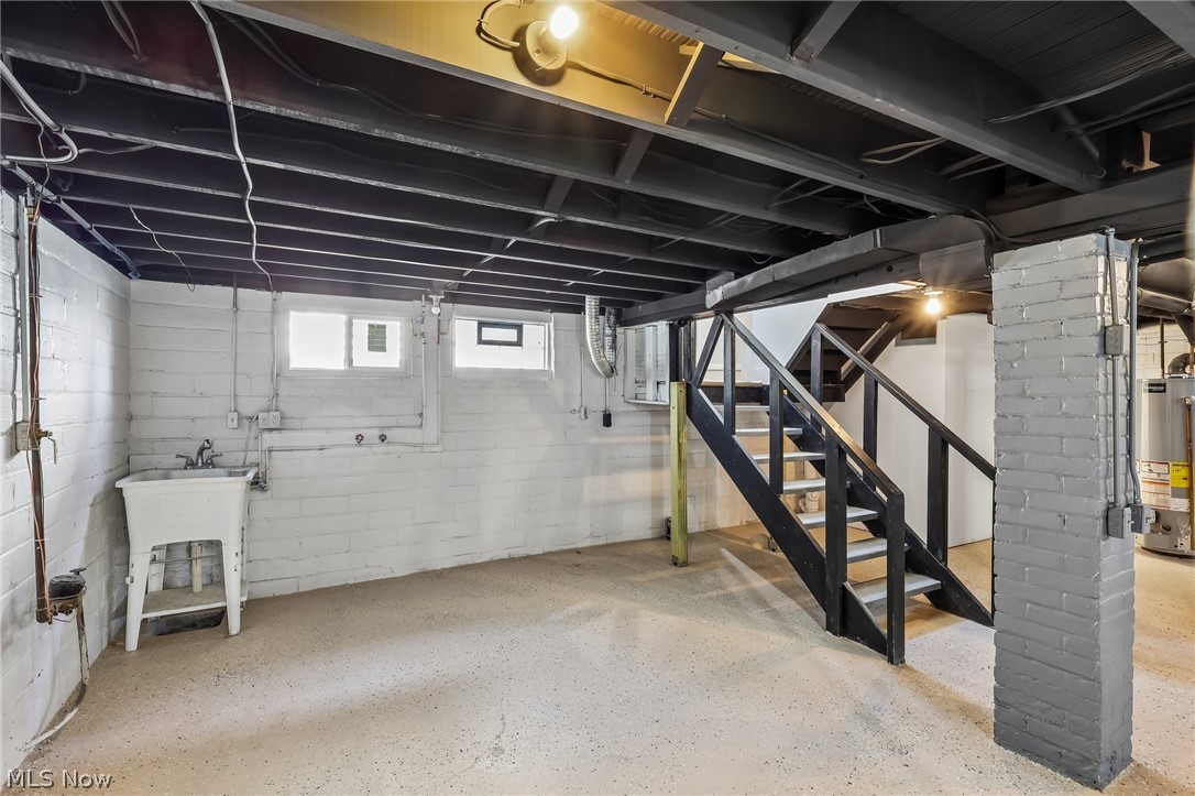 1285 Saint Charles Avenue Lakewood OH 44107