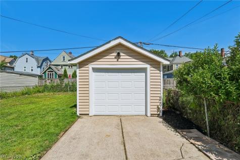 1285 Saint Charles Avenue Lakewood OH 44107