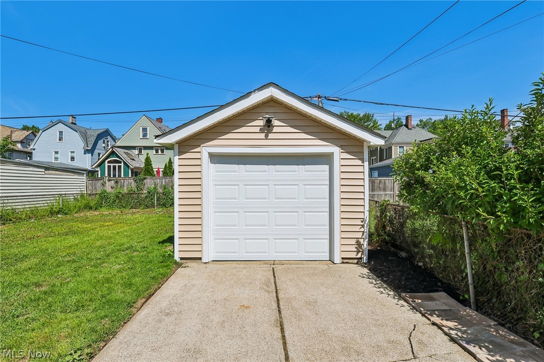 1285 Saint Charles Avenue Lakewood OH 44107