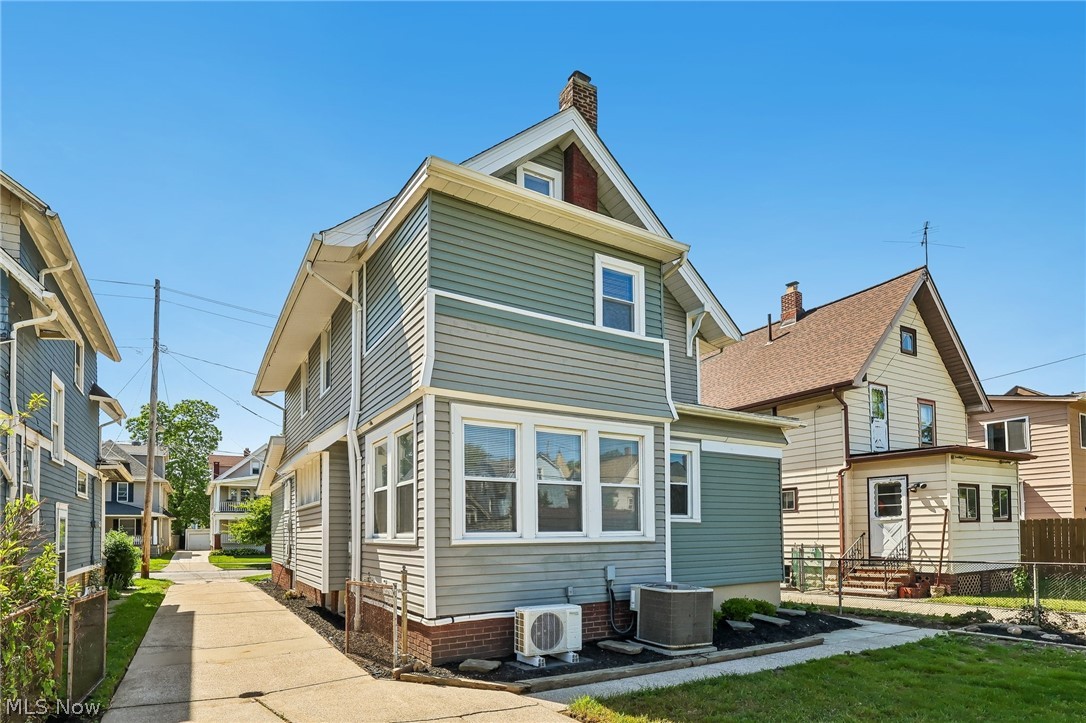 1285 Saint Charles Avenue Lakewood OH 44107