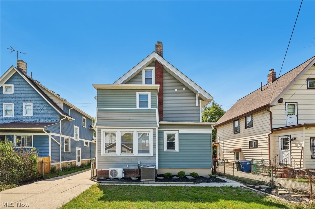 1285 Saint Charles Avenue Lakewood OH 44107