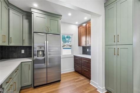 1285 Saint Charles Avenue Lakewood OH 44107