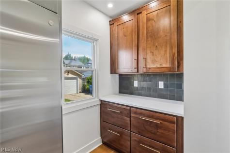 1285 Saint Charles Avenue Lakewood OH 44107