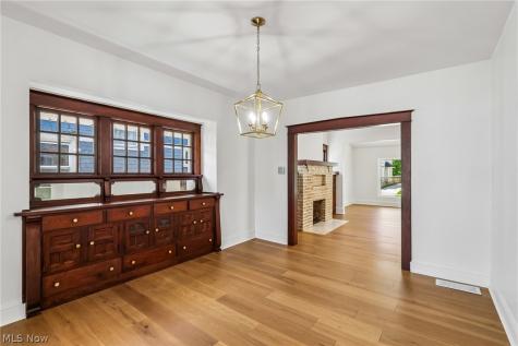 1285 Saint Charles Avenue Lakewood OH 44107